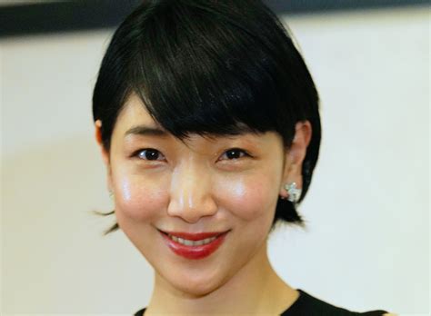 安藤サクラ胸|安藤サクラ、胸元が大胆に開いたワンピース姿に絶賛。